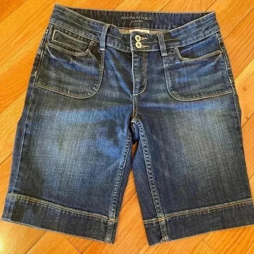 ~Banana Republic~ Classic denim shorts with stylish details